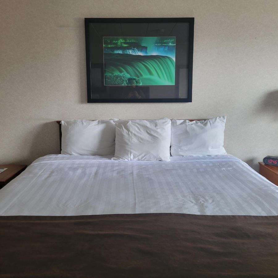 Travelodge By Wyndham Niagara Falls At The Falls Εξωτερικό φωτογραφία