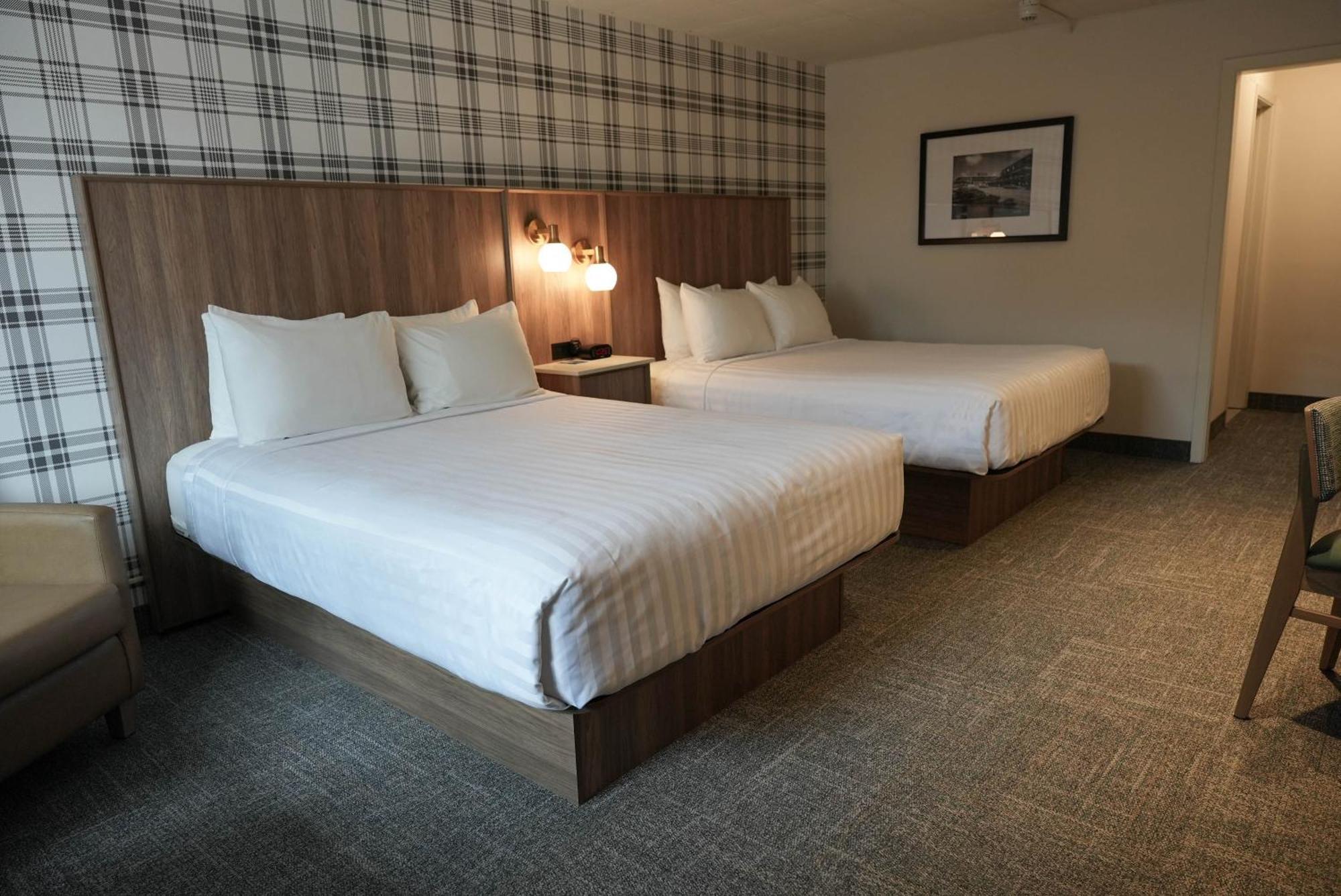 Travelodge By Wyndham Niagara Falls At The Falls Εξωτερικό φωτογραφία