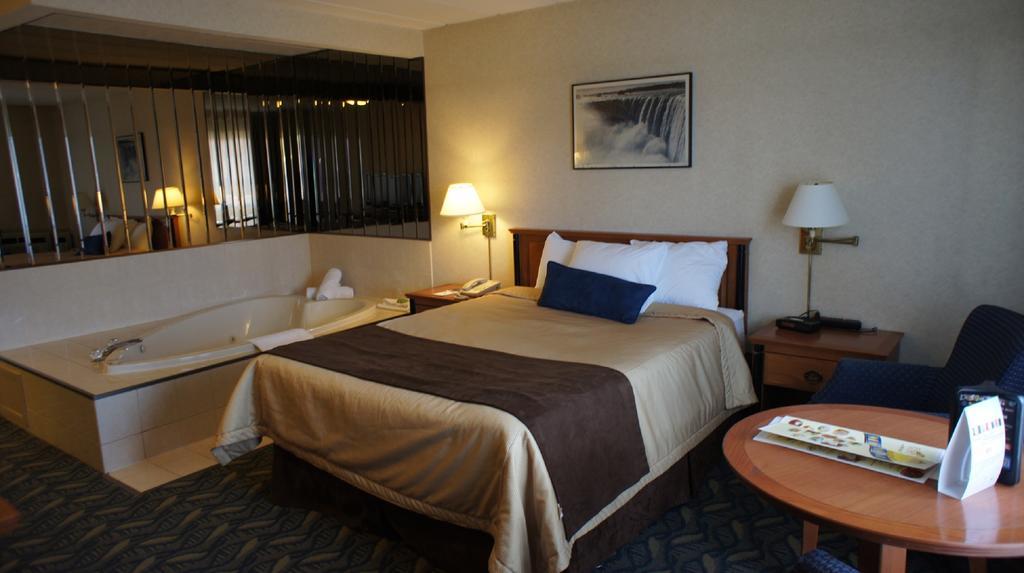 Travelodge By Wyndham Niagara Falls At The Falls Εξωτερικό φωτογραφία