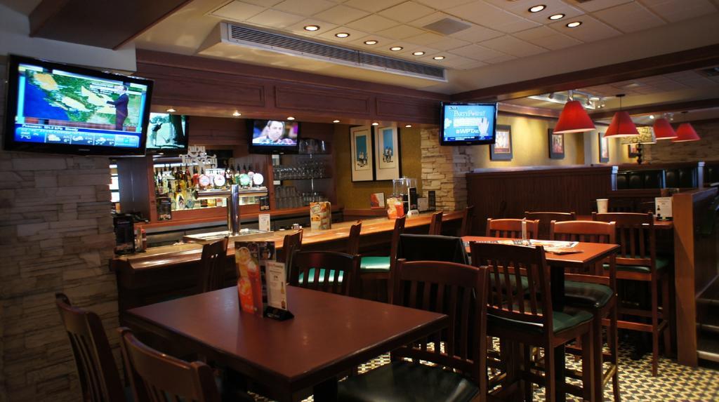 Travelodge By Wyndham Niagara Falls At The Falls Εξωτερικό φωτογραφία